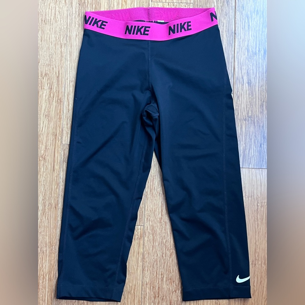 Black Nike Capri Leggings size medium 1215 - Picture 2 of 4